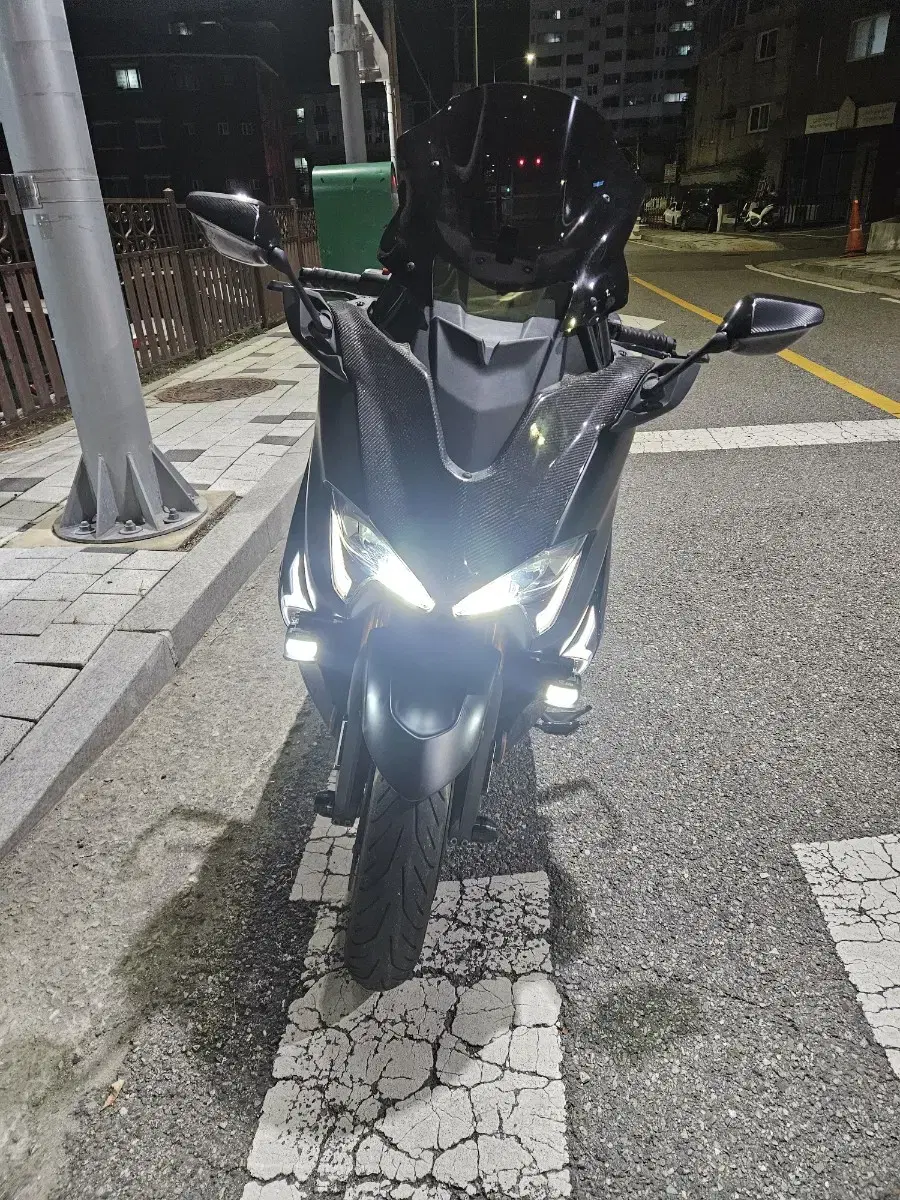 Tmax 530 DX 19년식 판매합니다.