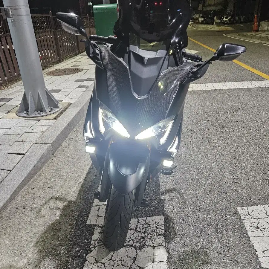 Tmax 530 DX 19년식 판매합니다.