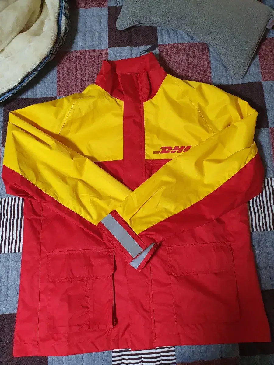 Germany DHL Deutsche Post Windbreaker Rain Jacket