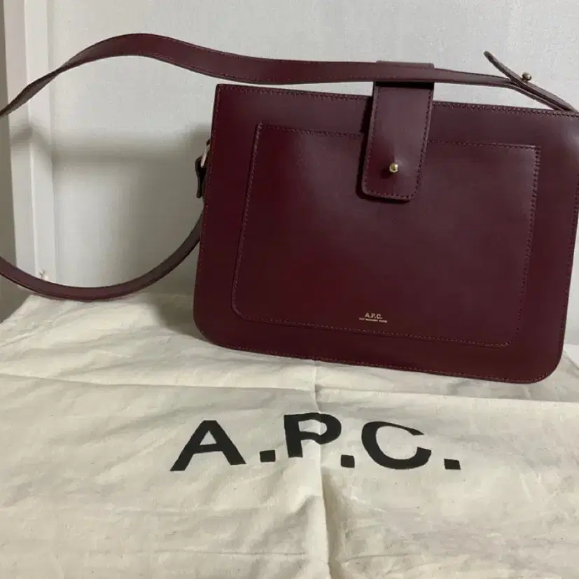 A.P.C. 아페쎄 알반백 크로스백