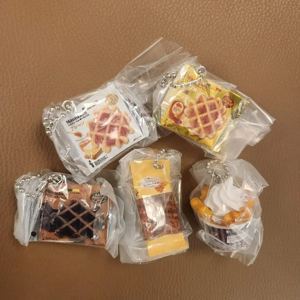 Japan Gacha Vahn Vandai Maneken Balgie Waffle Food Miniature keyring Charms