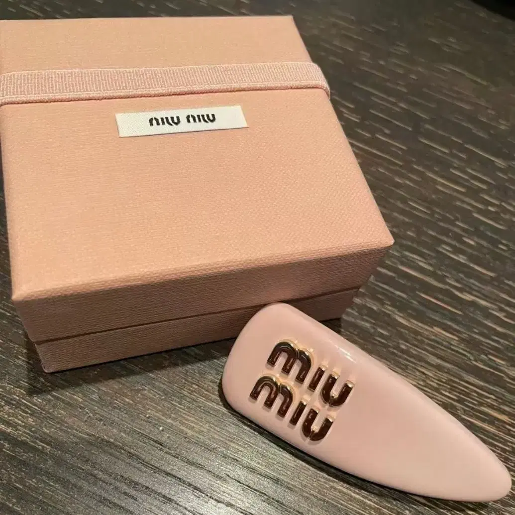 미우미우 miu miu 머리핀. 헤어핀.