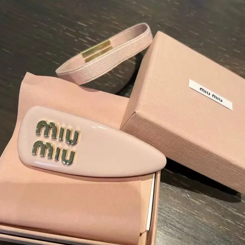 미우미우 miu miu 머리핀. 헤어핀.