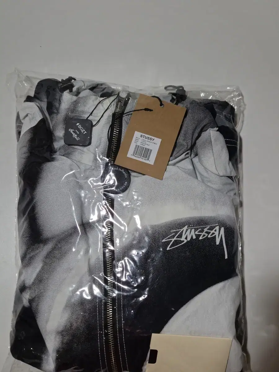 [L] Stussy 8-Ball Beach Shell Jacket Grayscale