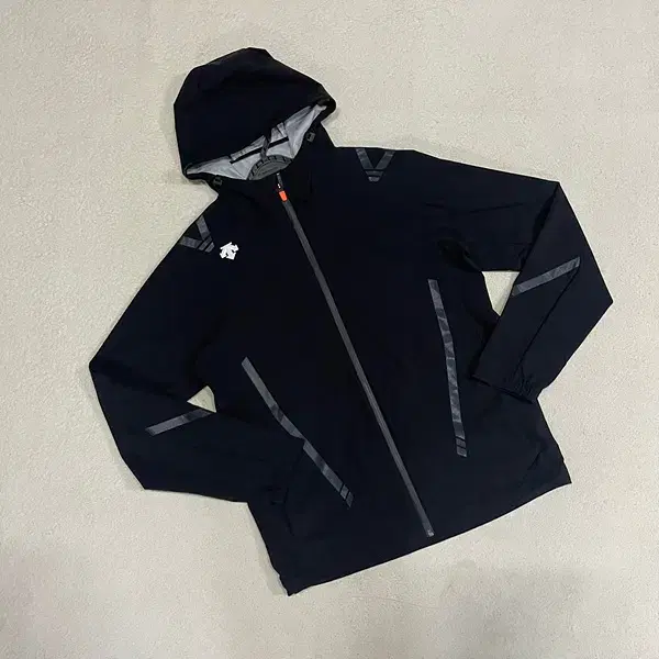 L Descent Windbreaker Jacket B.2767