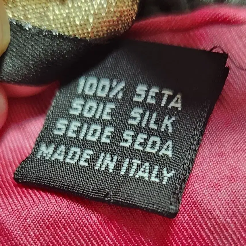 에스까다 실크 스카프 made in italy (새제품 )