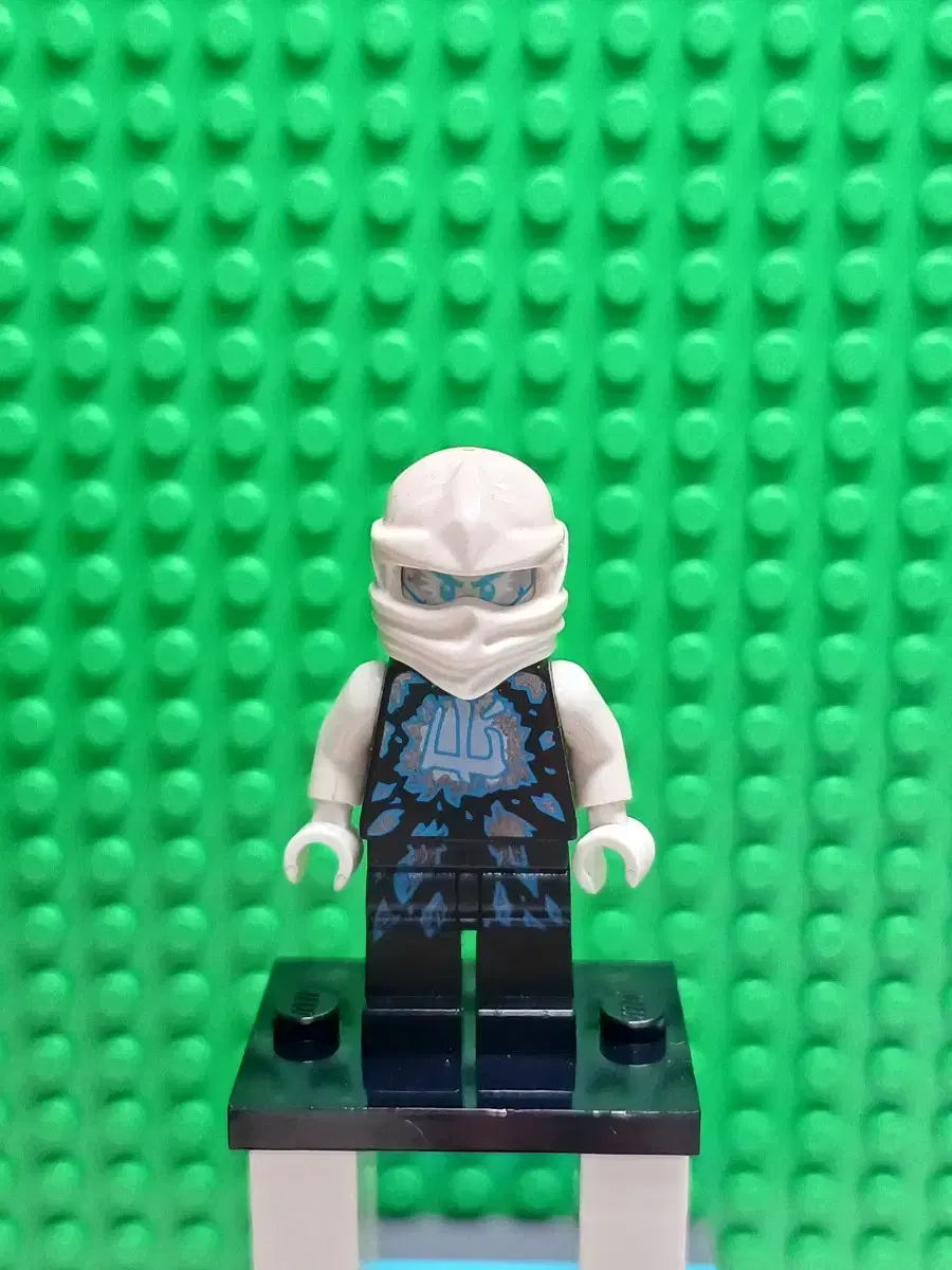 LEGO NINJAGO Minifigure Airjitzu Zuu