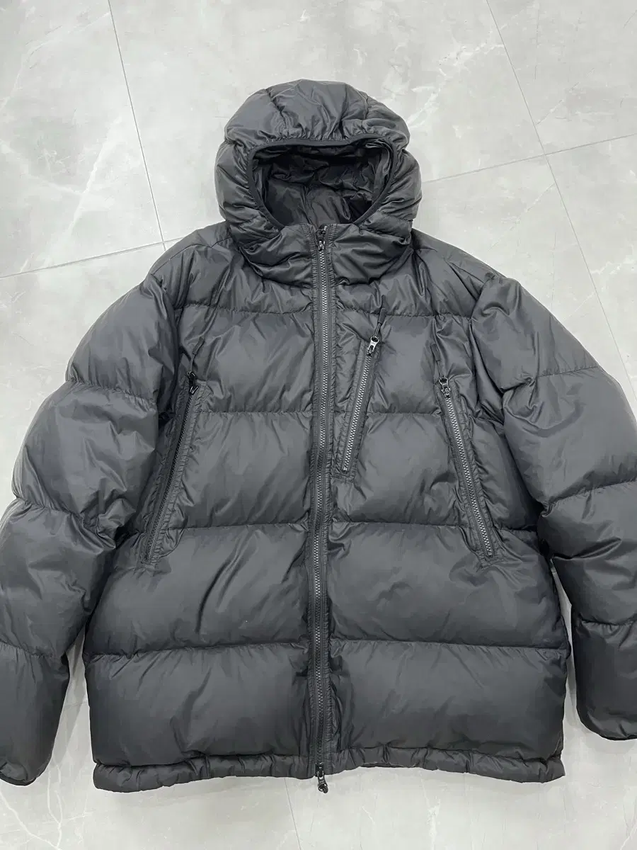 Outstanding Mountain Down Parka, size L