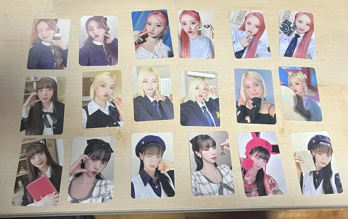 El7z up k yeeun yeoreum hwiseo Sells photo kards.