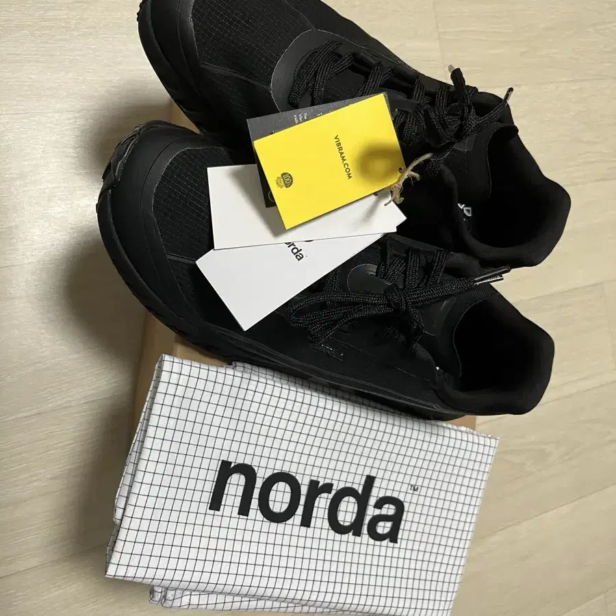 노다 norda 002 블랙 275