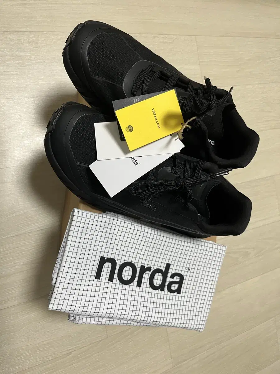 노다 norda 002 블랙 275