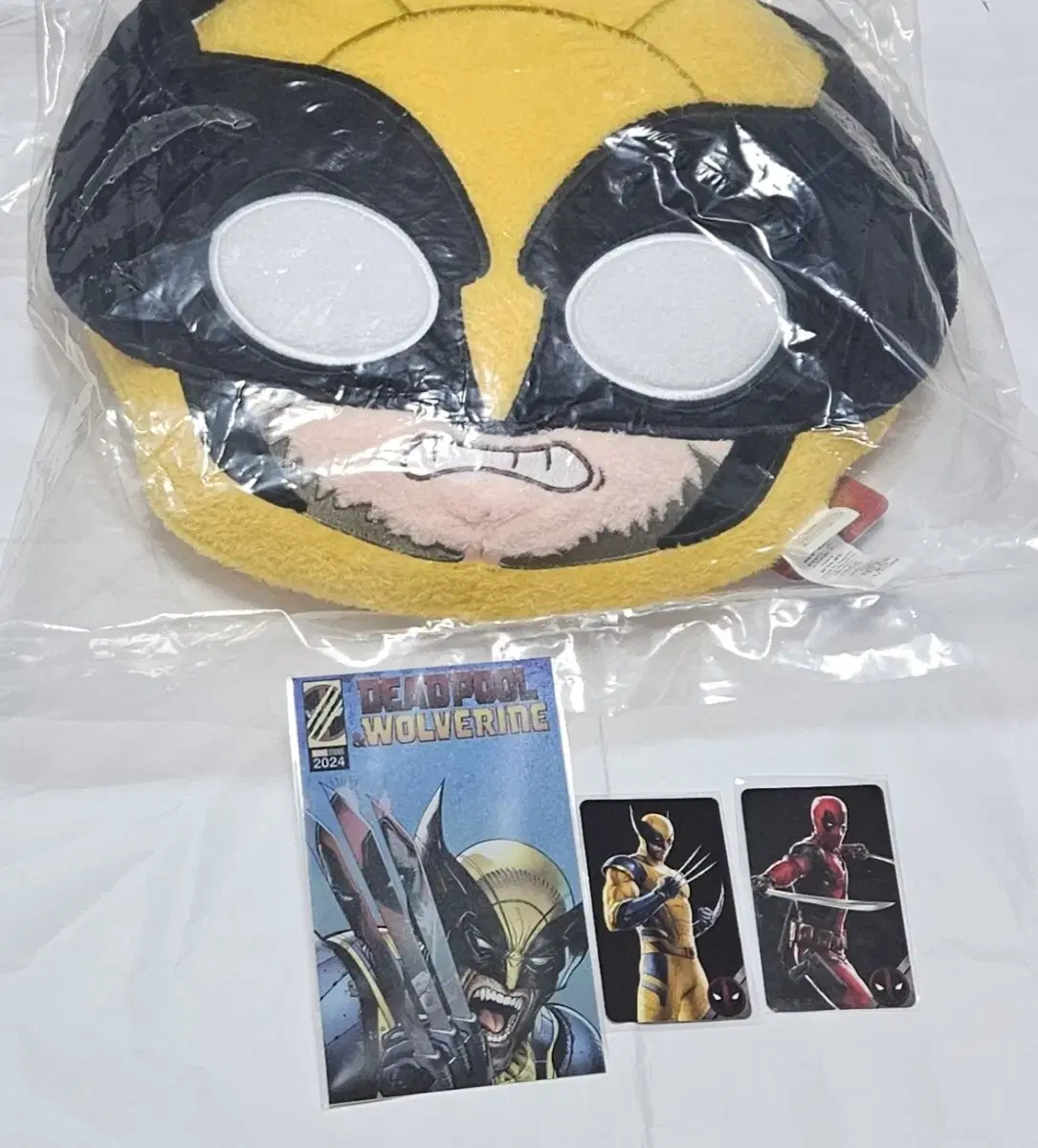 Marvel Hot Toys Deadpool and Wolverine Cushion photocard hologram postcard official goods WTS