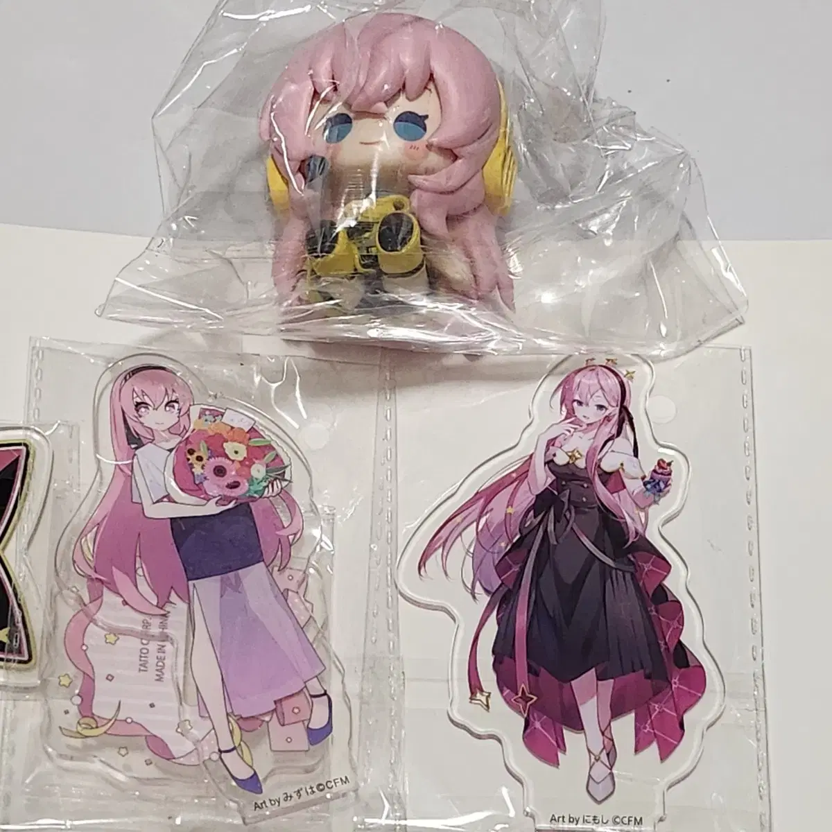 Vocaloid Miku's Day Kuji Luka Figure with Acrylic Stand Bulk