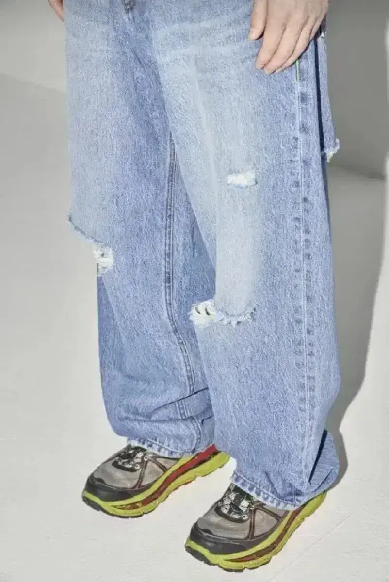 [M] Surfaced Destroyed Wide Denim Pants Light Blue