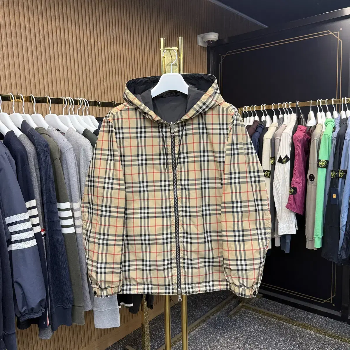 [M,100] Burberry Reversible Windbreaker