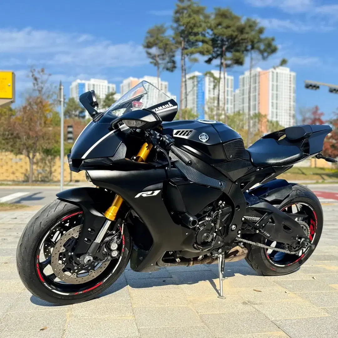 야마하 yzf r1 2018년식 25000km 판매 합니다.