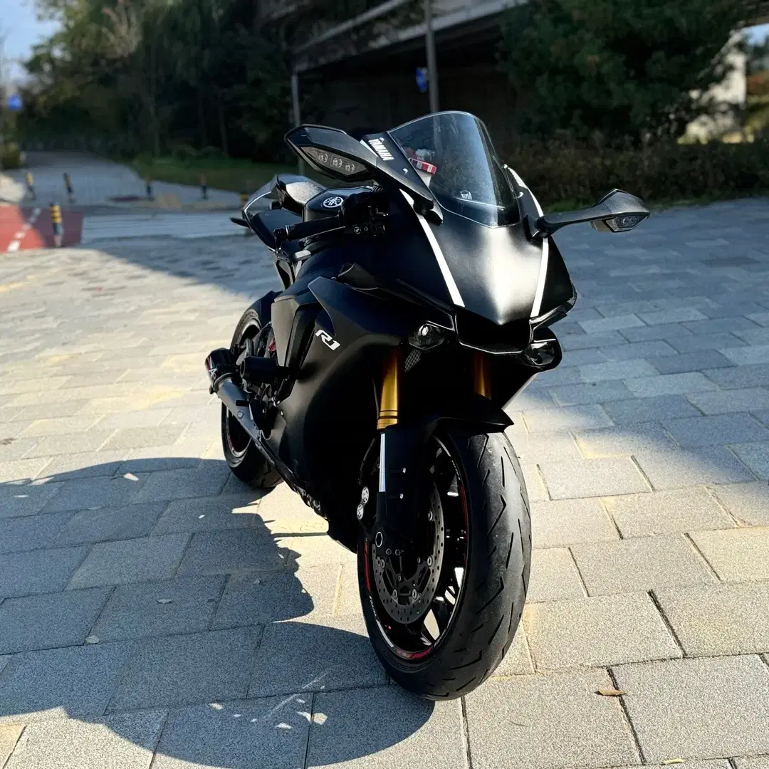 야마하 yzf r1 2018년식 25000km 판매 합니다.