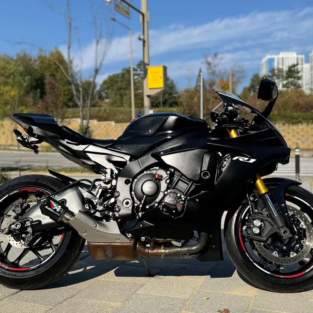 야마하 yzf r1 2018년식 25000km 판매 합니다.