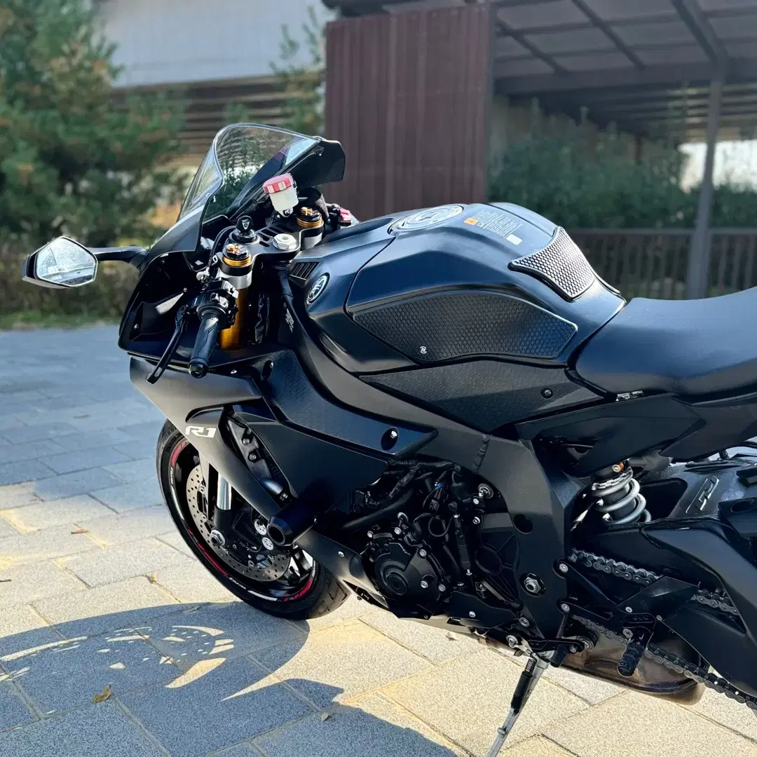 야마하 yzf r1 2018년식 25000km 판매 합니다.