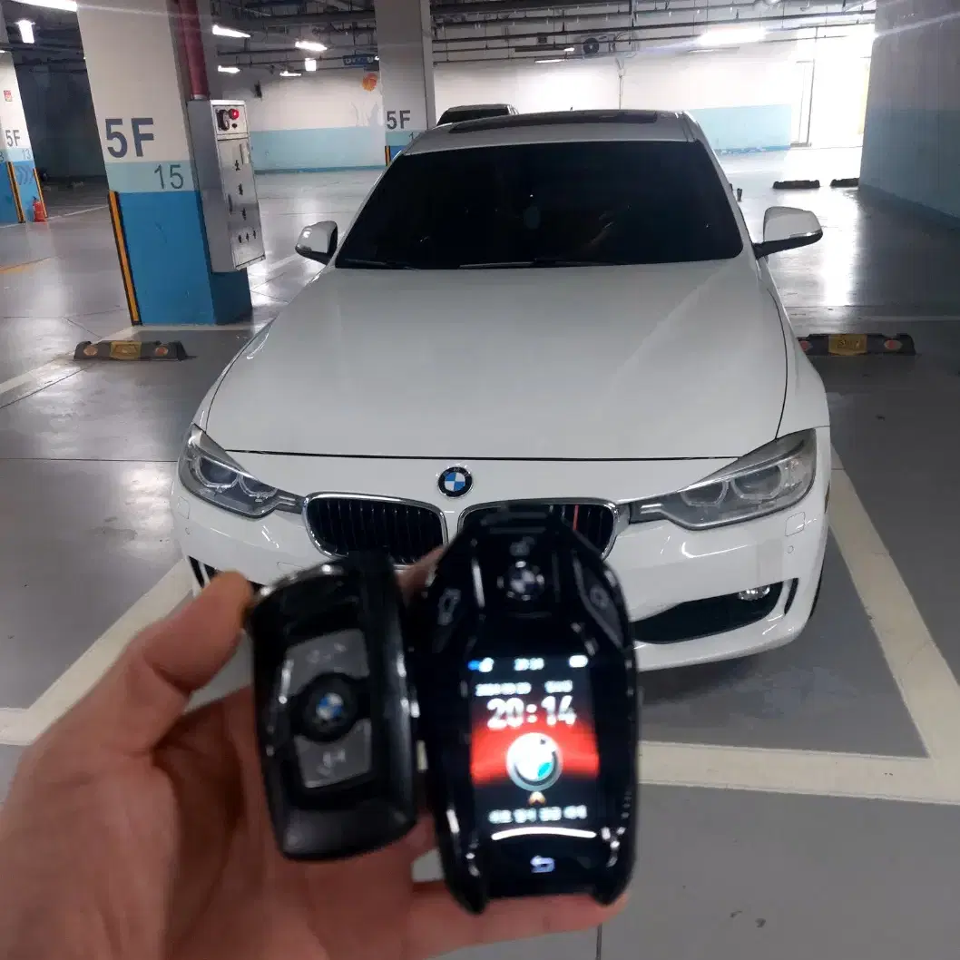 BMW F30 3시리즈 구형 차키를 최신형 LCD 디지털키로 이식 개조