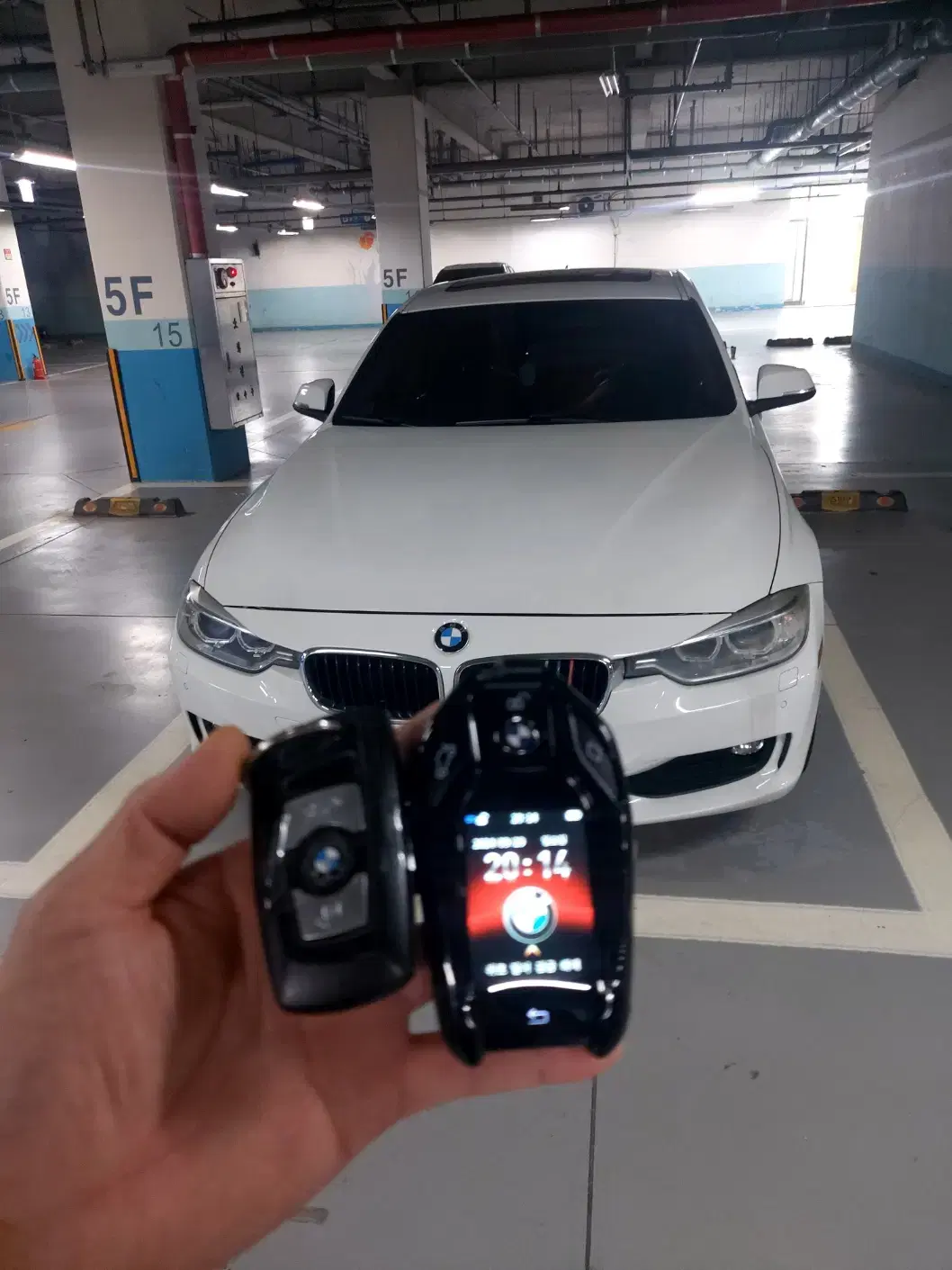 BMW F30 3시리즈 구형 차키를 최신형 LCD 디지털키로 이식 개조