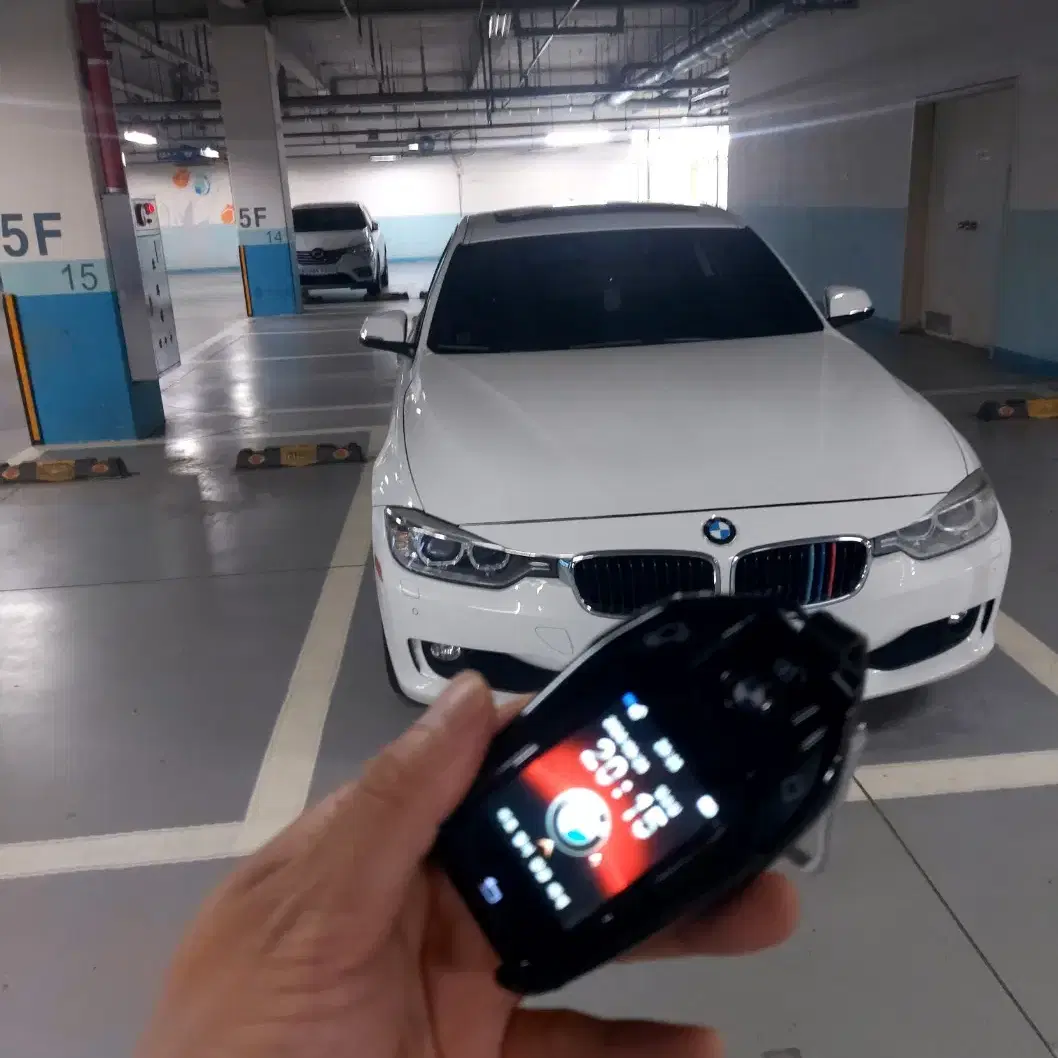 BMW F30 3시리즈 구형 차키를 최신형 LCD 디지털키로 이식 개조