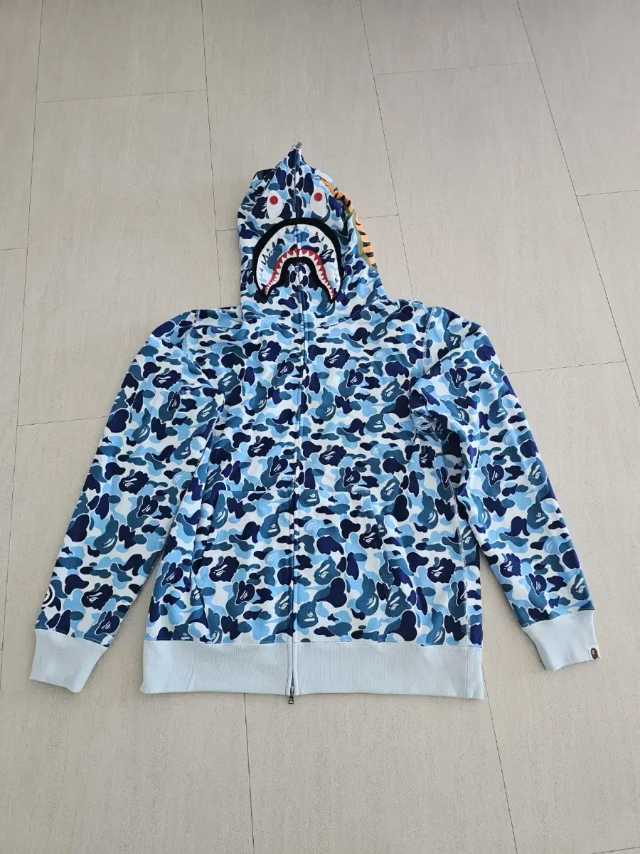 Quick sale!!!(New) Vape ABC Rare 2XL Shark Hoodie for sale