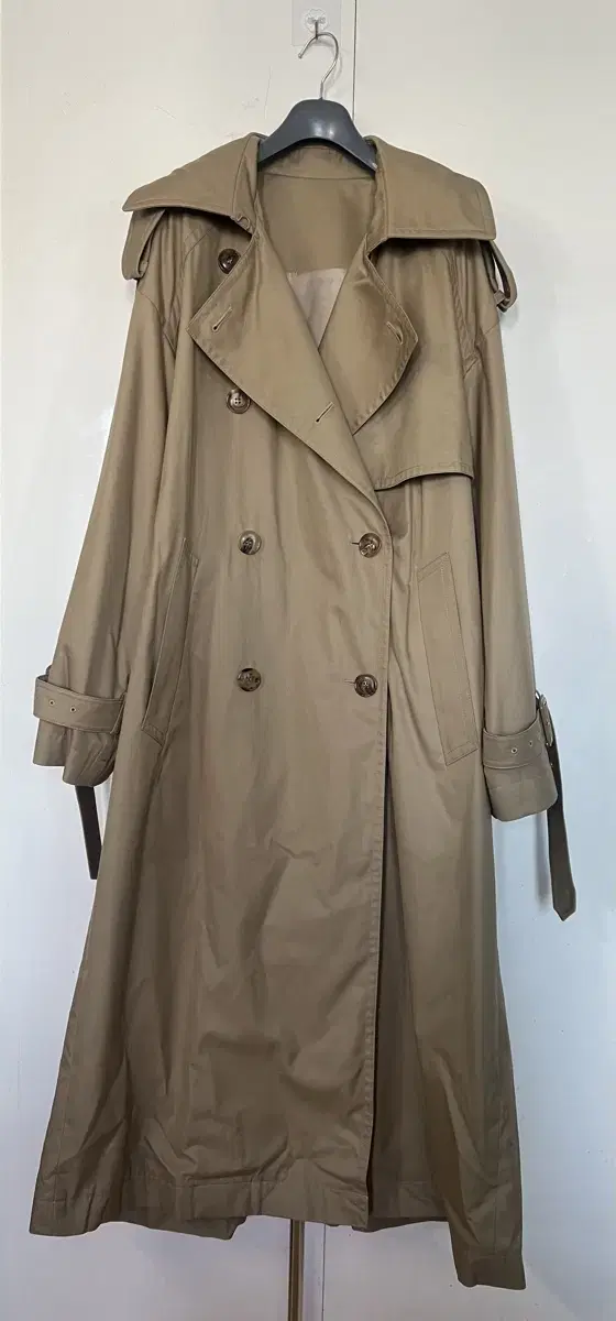 Junji FW19 trench coat