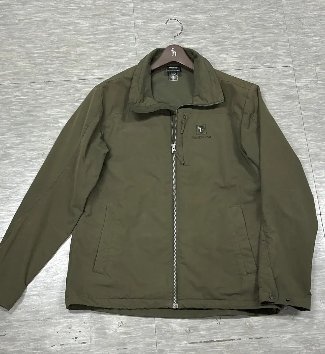 100% Blakelyak zip-up jacket