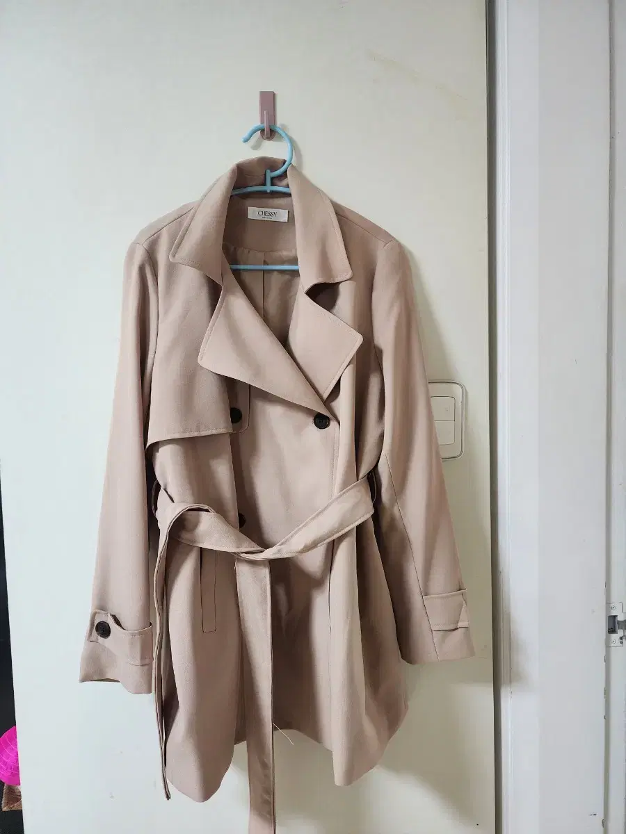 Beige trench coat (new)