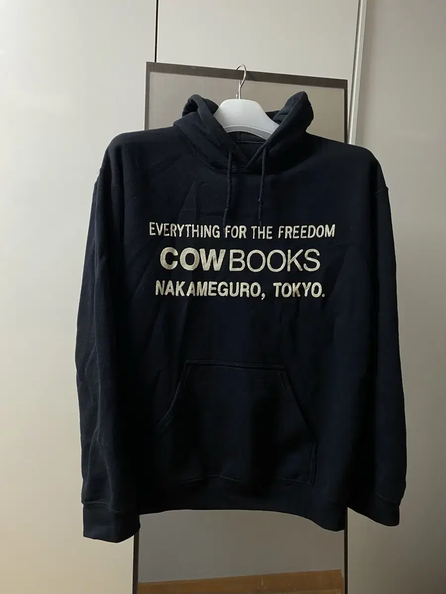 COW BOOKS Nakameguro Tokyo Black Hoodie M size