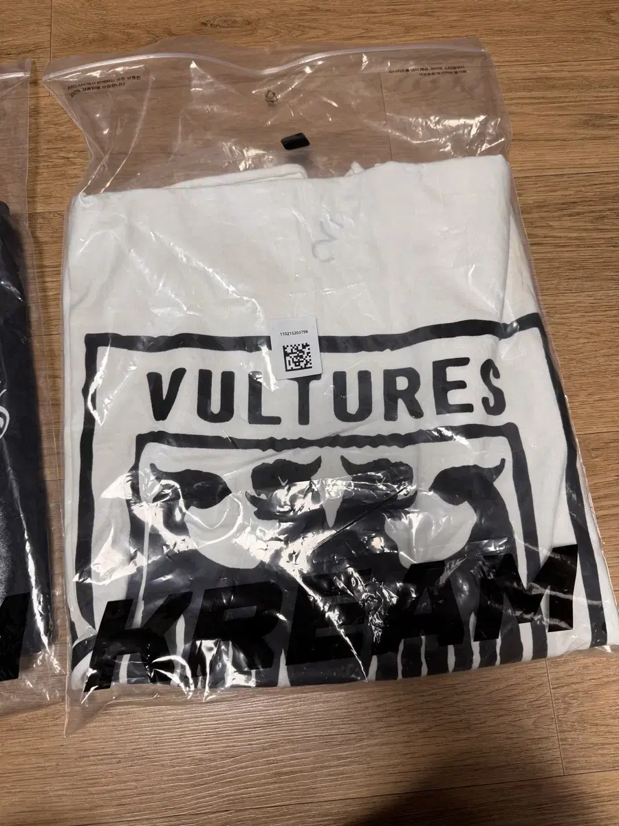 E.JI Vultures Long Sleeve T-Shirt White