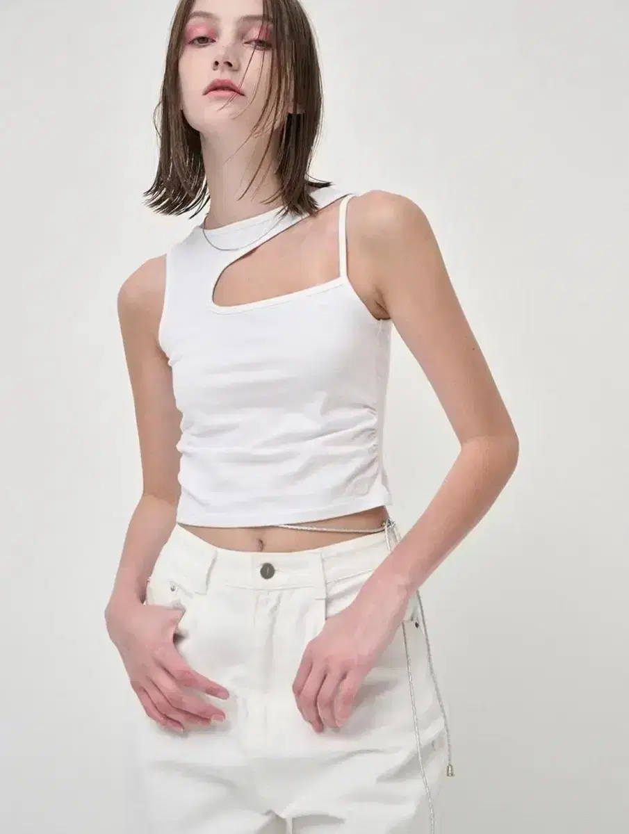 에트몽 Cut Out Sleeveless Top, 아이보리