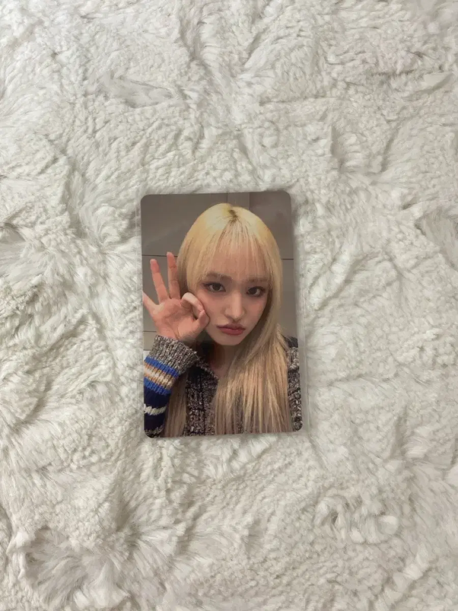 ive liz Japan PhoneTap photocard sells