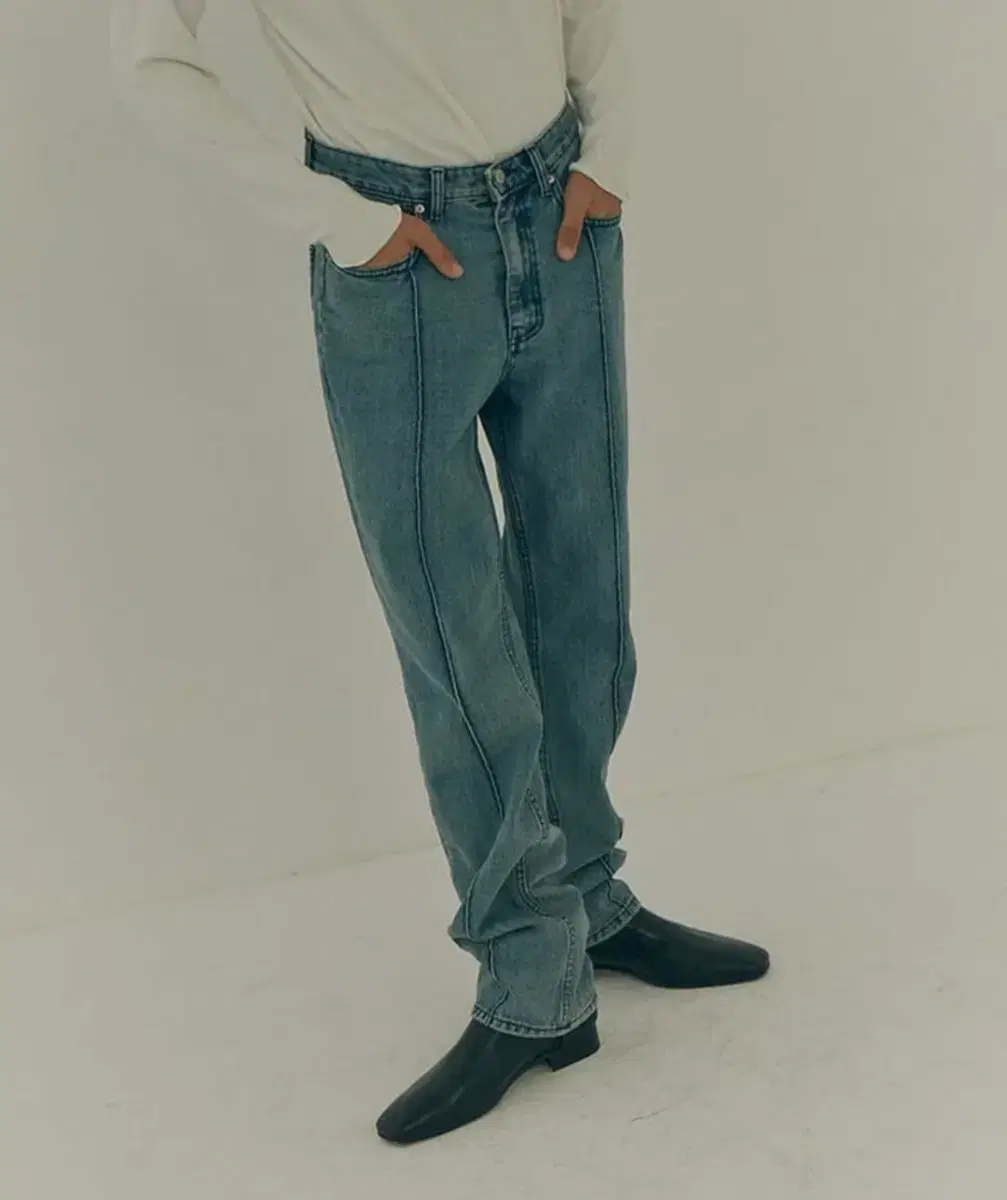 [L] Moonsun Pin-Tuck Straight Denim