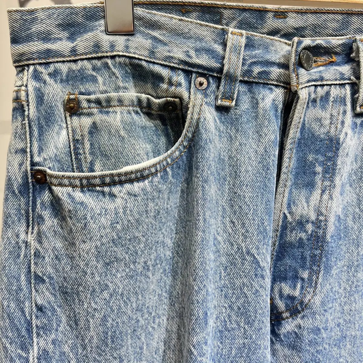 90's LEVIS 501 (Made in USA)