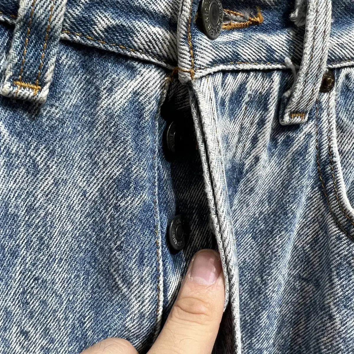 90's LEVIS 501 (Made in USA)