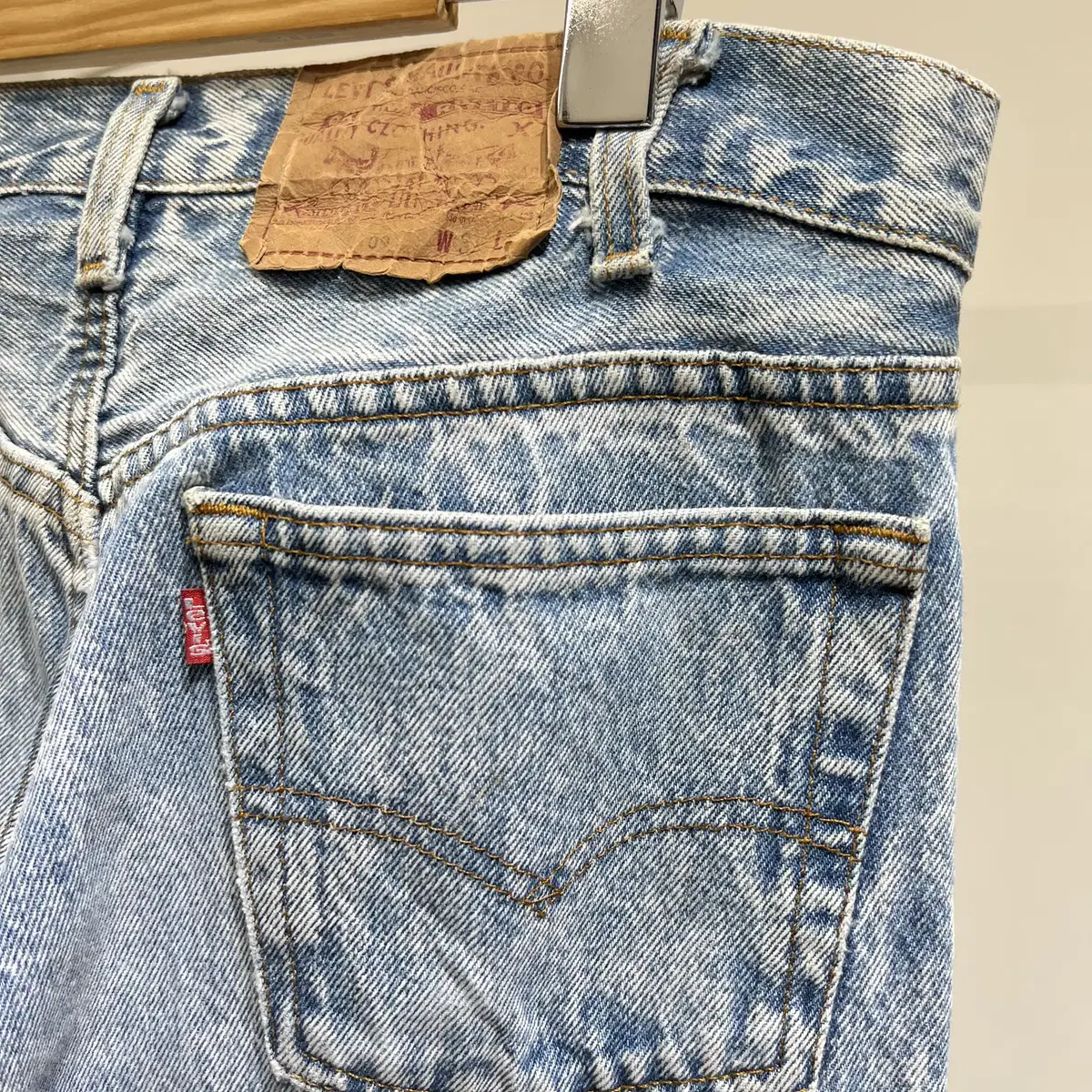 90's LEVIS 501 (Made in USA)