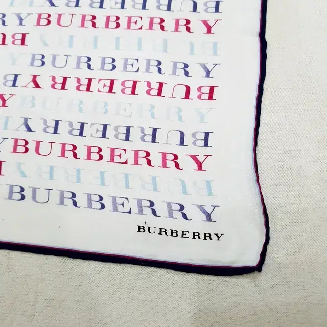 BURBERRY 버버리 쁘띠 스카프 손수건