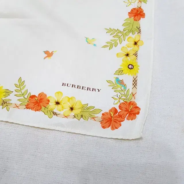 BURBERRY 버버리 쁘띠 스카프 & 손수건