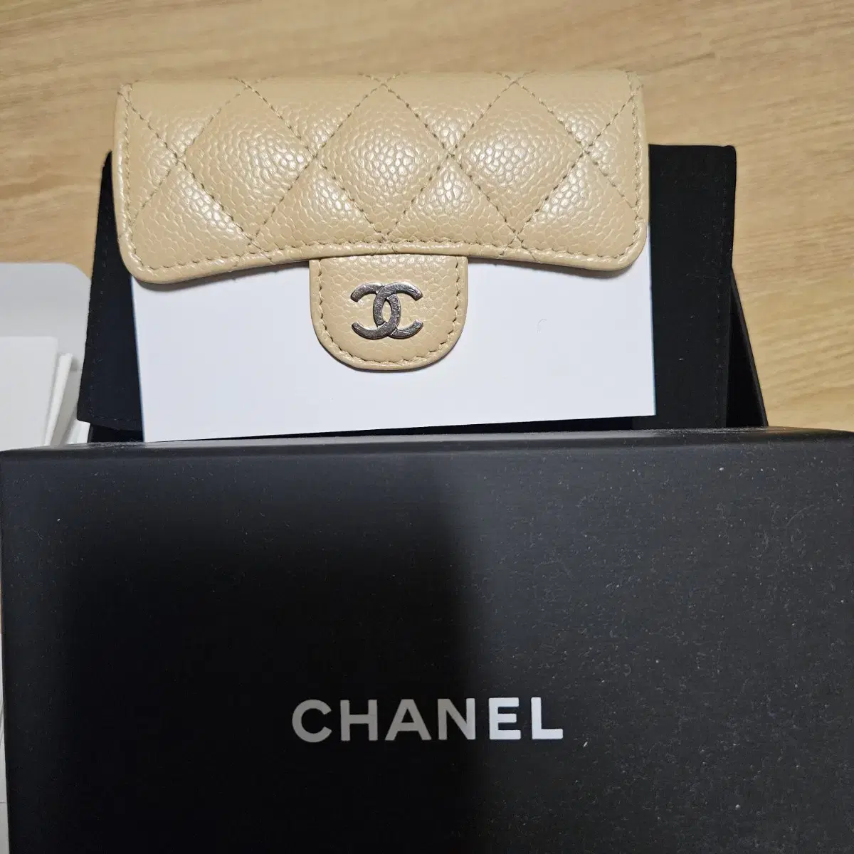 Chanel Clever Kard Wallet Beige Silver (finalized)