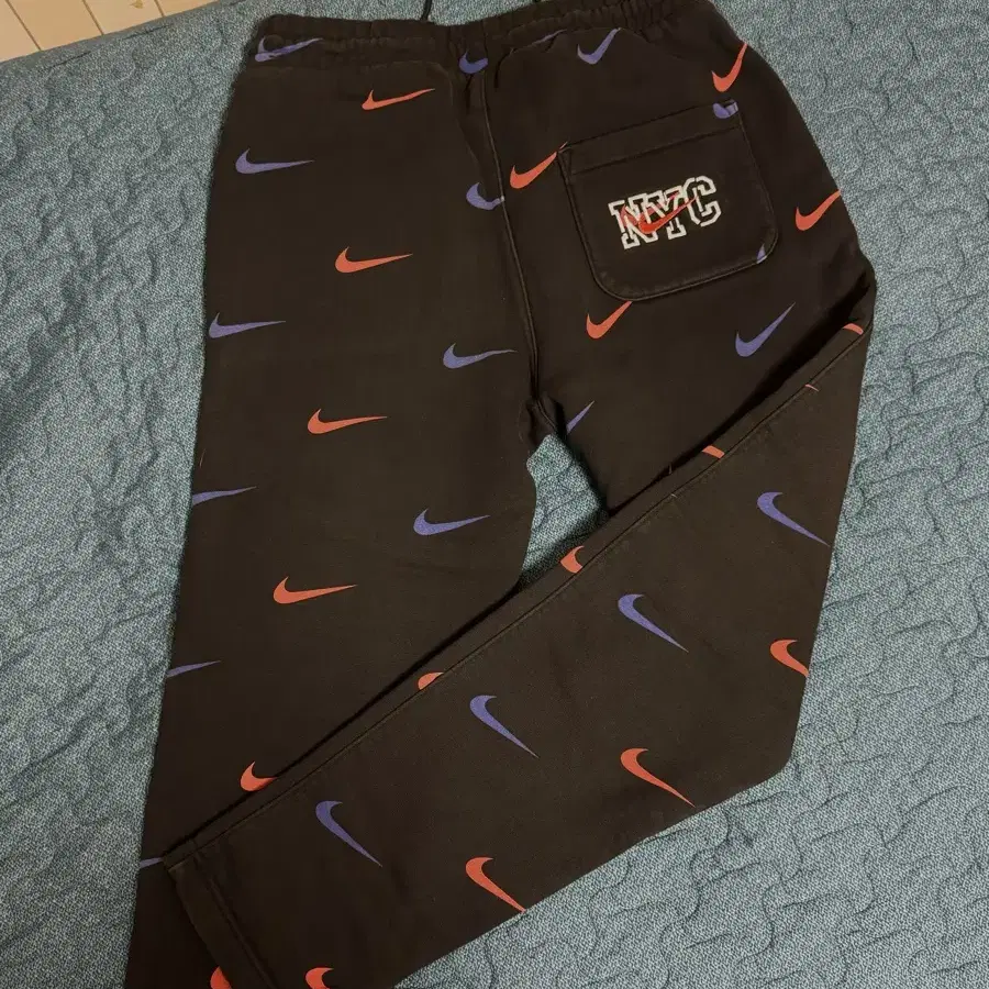 [S] Nike x Kith 뉴욕 닉스 AOP 플리스 팬츠 블랙 키스 나