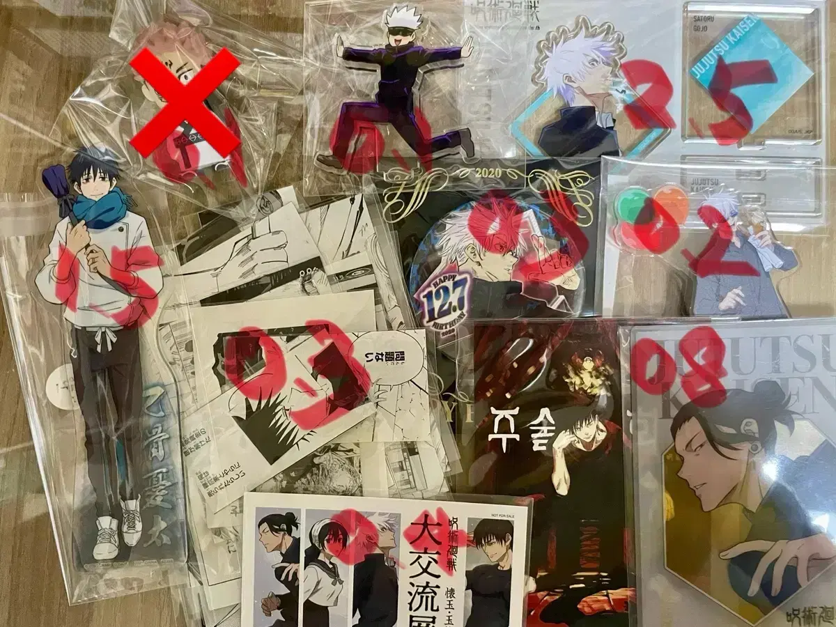 Zuu Spinning acrylic Figure Badges postcard Comic Book Cuts