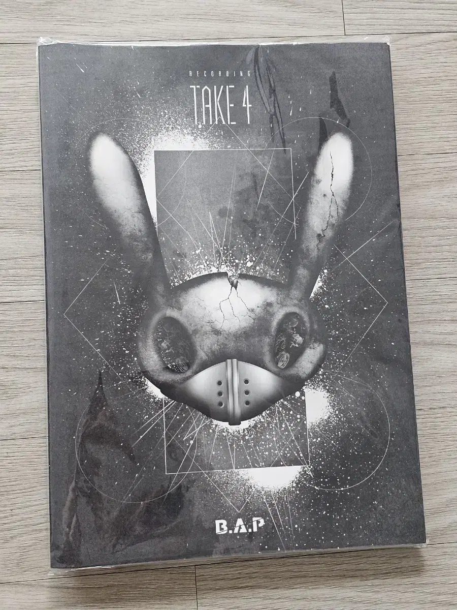 Shipping Included) B.A.P Photobook 4 Bang Yongguk Jung Daehyun U Youngjae Moon Jongup Zelo