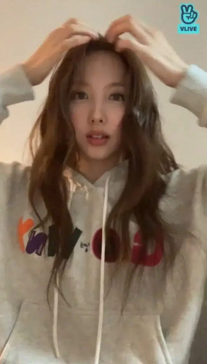 glowny glowless hoodie 글로니 트와이스 나연 후드