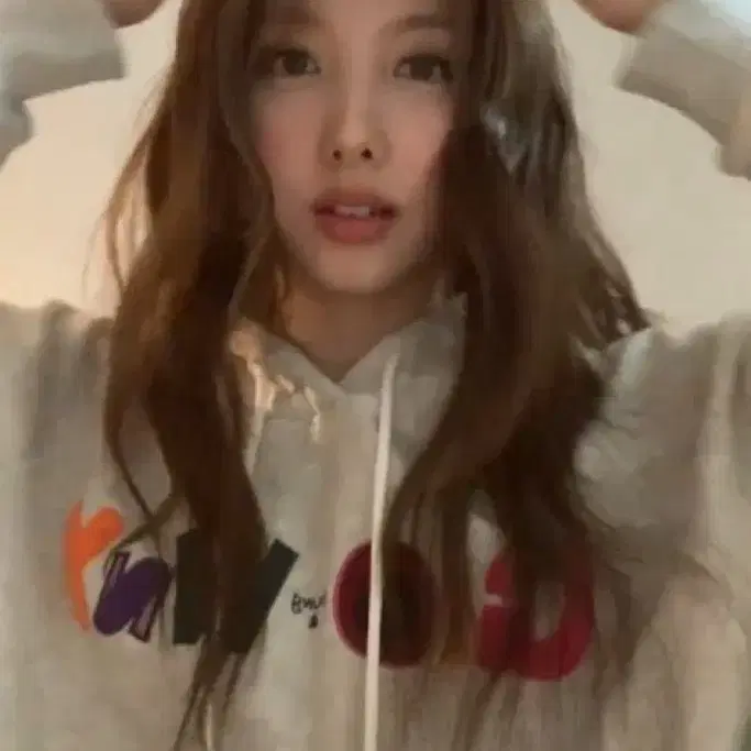 glowny glowless hoodie 글로니 트와이스 나연 후드