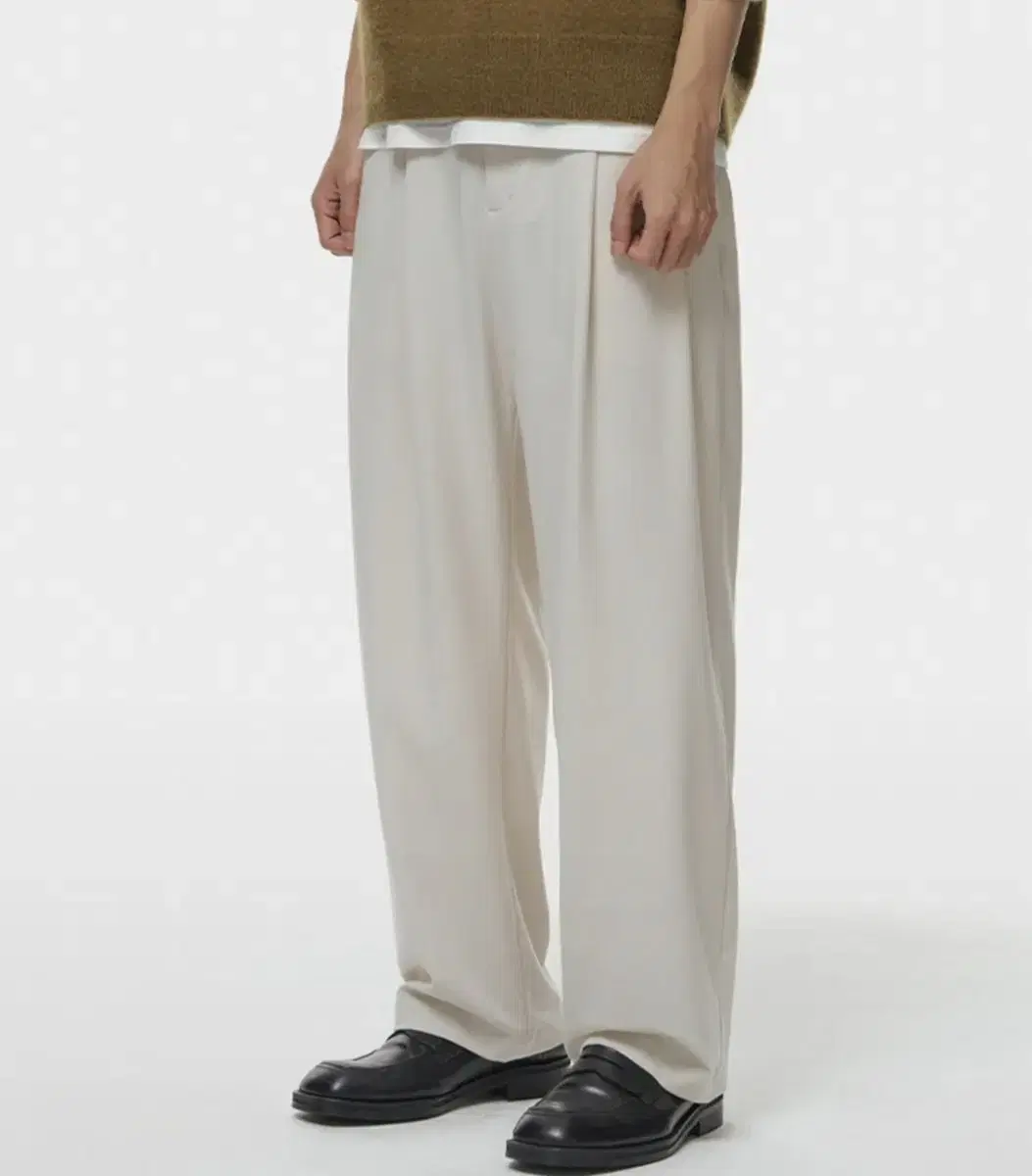 Beyond the Keys Banded Regular Silhouette Pants Cream