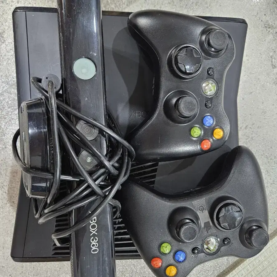 XBOX 360 S 250기가 모델과 키넥트 중고