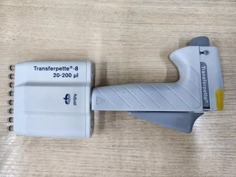 Adjust Transferpette-8 20-200ul 피펫