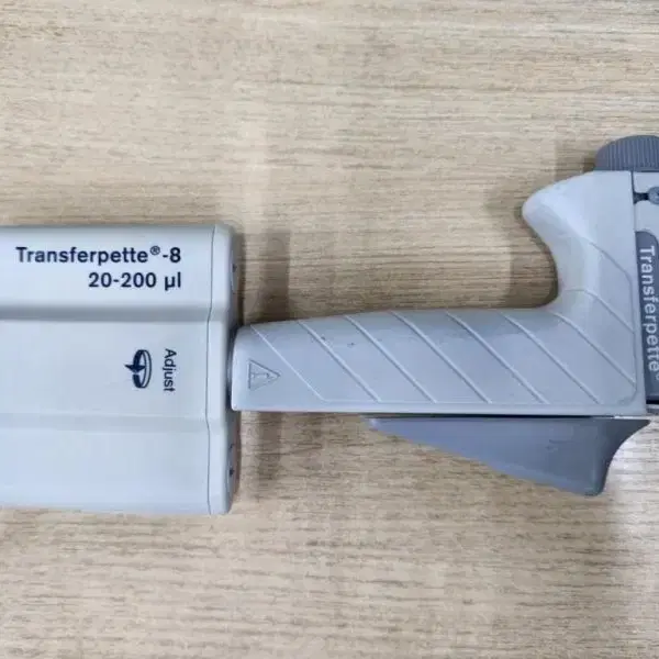 Adjust Transferpette-8 20-200ul 피펫